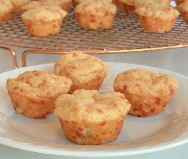 mini cheese muffins with sour cream