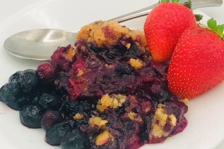Easy Old Fashioned Berry Cobbler